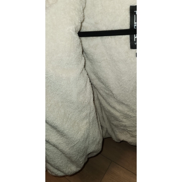 NEW TNA The Little Fuzzy Puff Jacket in Matte Pearl - Picture 13 of 13